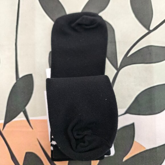 NWT - ALO Yoga Socks 2 Pairs - Picture 6 of 6